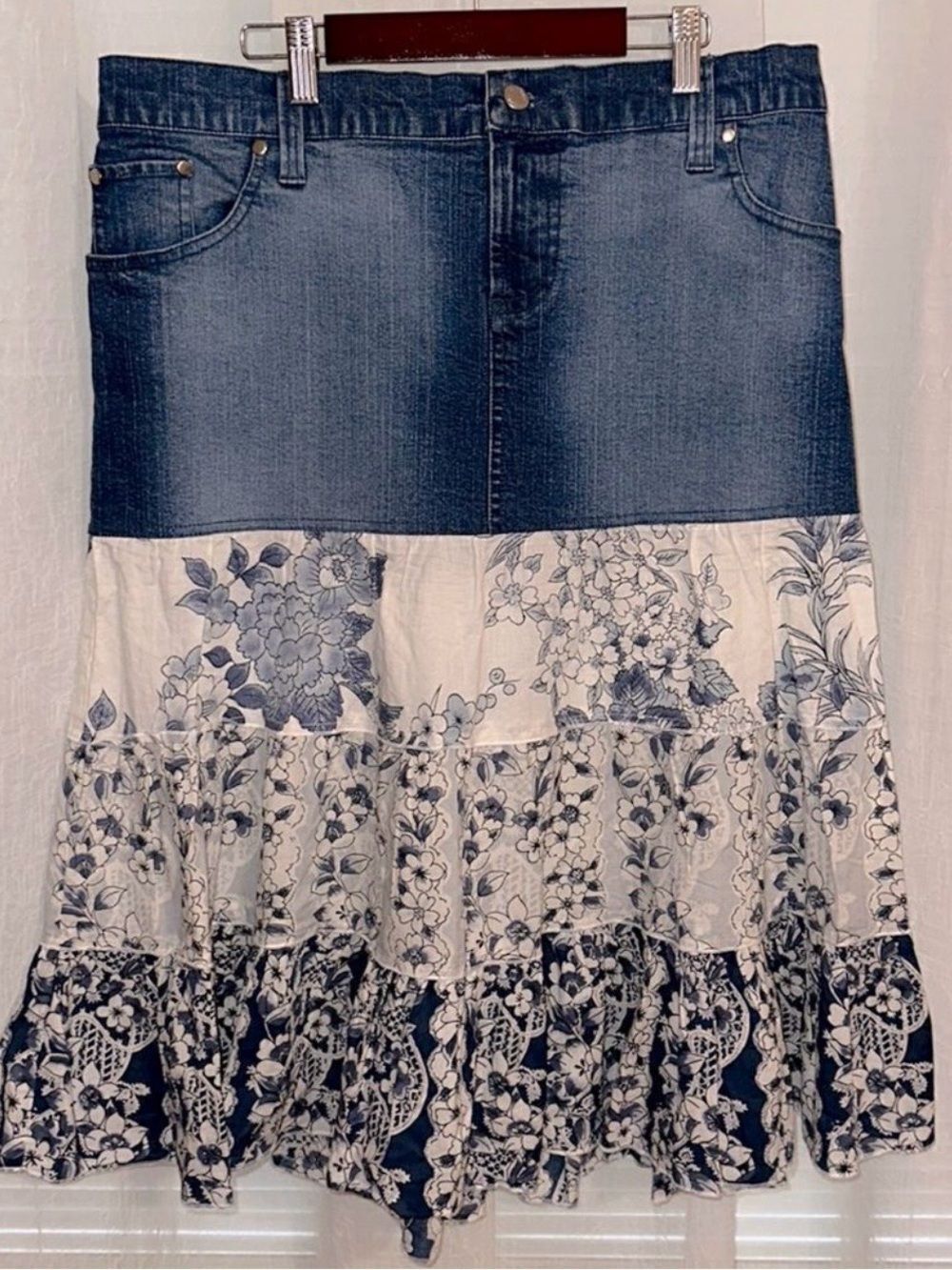Motherhood Maternity M Denim Cotton Blue White Floral Tiered A Line Skirt